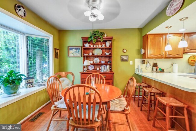 Building Photo - 71 Amity Dr