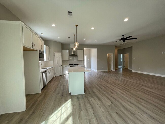 Building Photo - Modern 3BR + Office in Northwoods | Built 2022