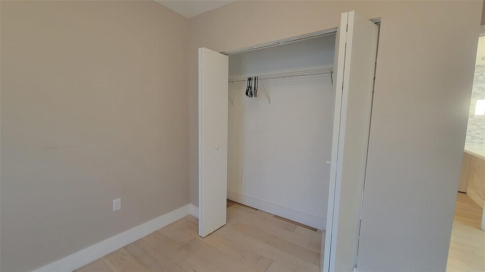 Building Photo - 512 NW 15th Ter