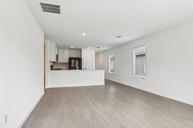 Building Photo - 726 Ponderosa Ln