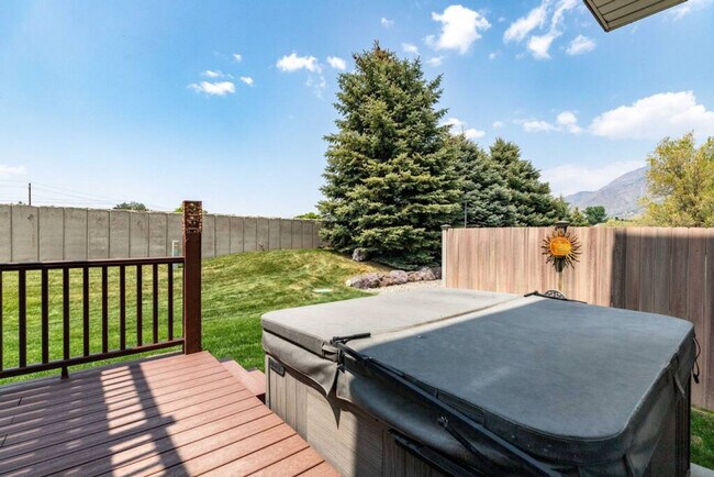 Building Photo - 8126 Clover Spring Ln