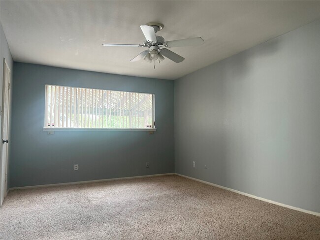 Building Photo - 13004 Trail Hollow Dr