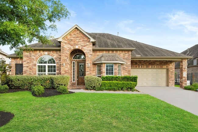 Building Photo - Stunning 4-bed, 4-bath Home in Auburn Lakes community!