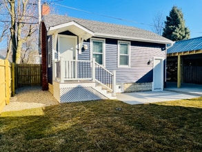 Building Photo - 744 E Main St