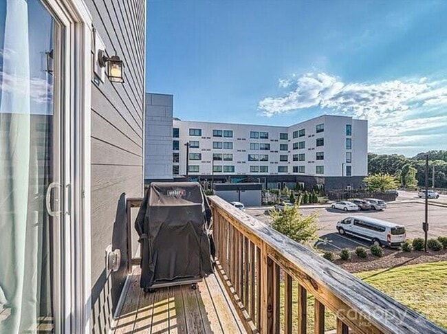 Building Photo - Beautiful 4BR 4BA Home w/ Garage Parking • Updated Appliances in Charlotte