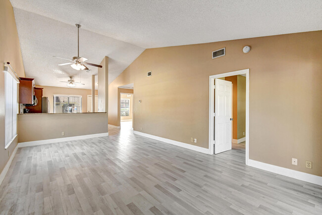 Building Photo - 492 Hardwood Pl
