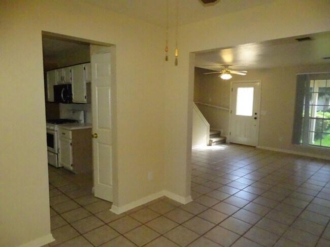 Building Photo - 5907 Deer Lake Dr