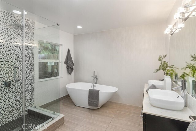 Building Photo - 3828 Alomar Dr