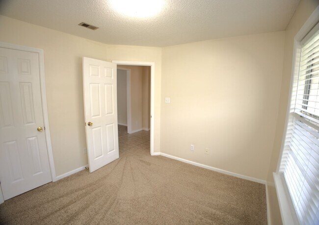 Building Photo - 3016 Schroer Drive