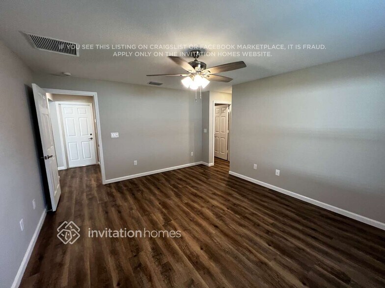 Building Photo - 2385 SW Chateau Terrace