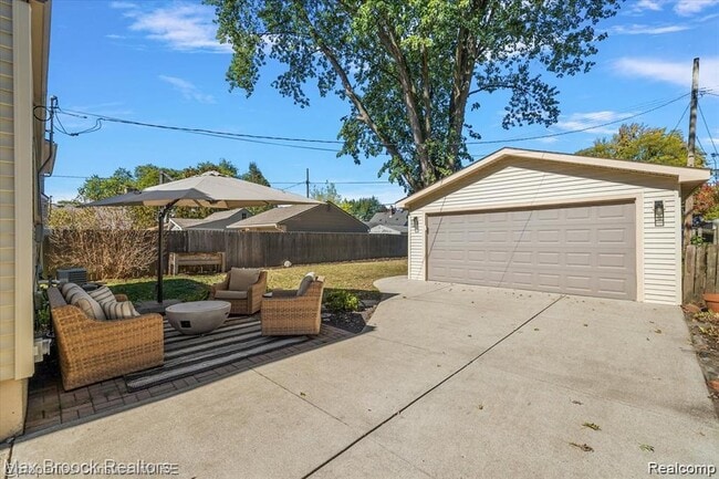 Building Photo - 2105 Rowland Ave