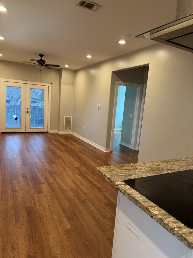 Building Photo - 430 Schmidt Rd