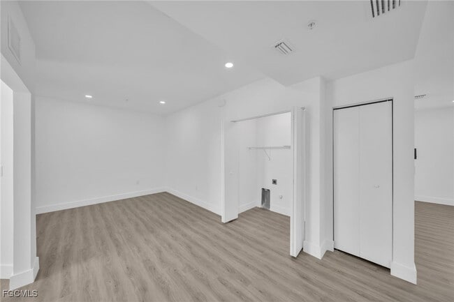 Building Photo - 275 SW 4th St