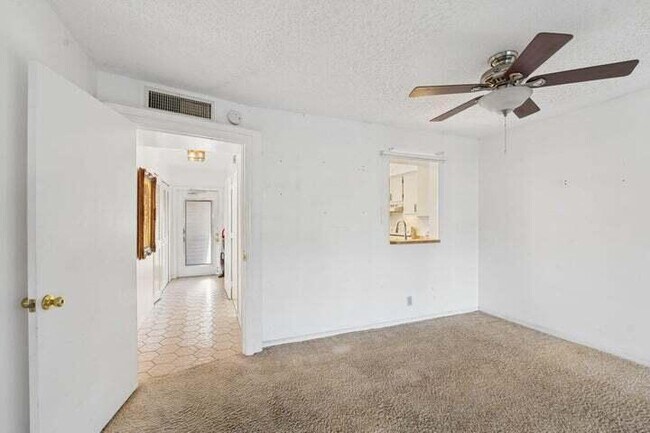 Building Photo - 370 NW 76th Ave