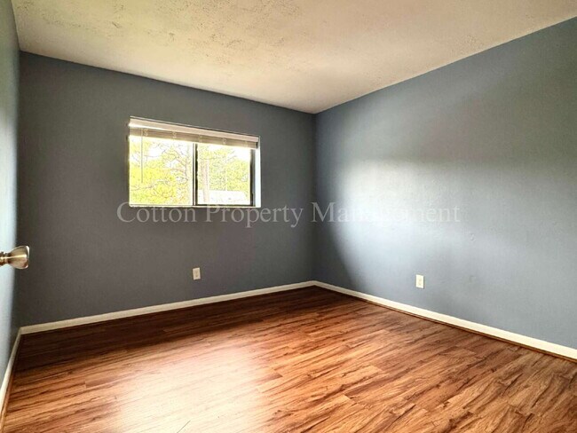 Building Photo - 4535 Holly Tree Rd
