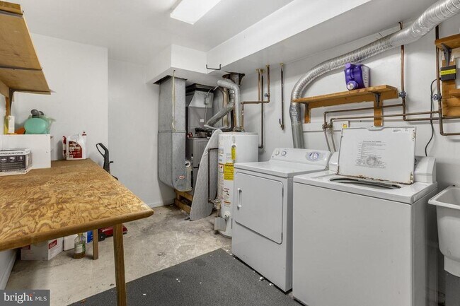 Building Photo - 941 New Market St