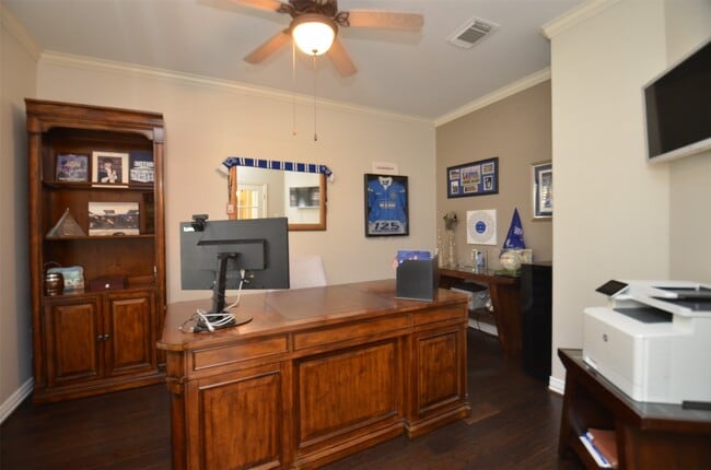 Building Photo - 1310 Wildwood Ln