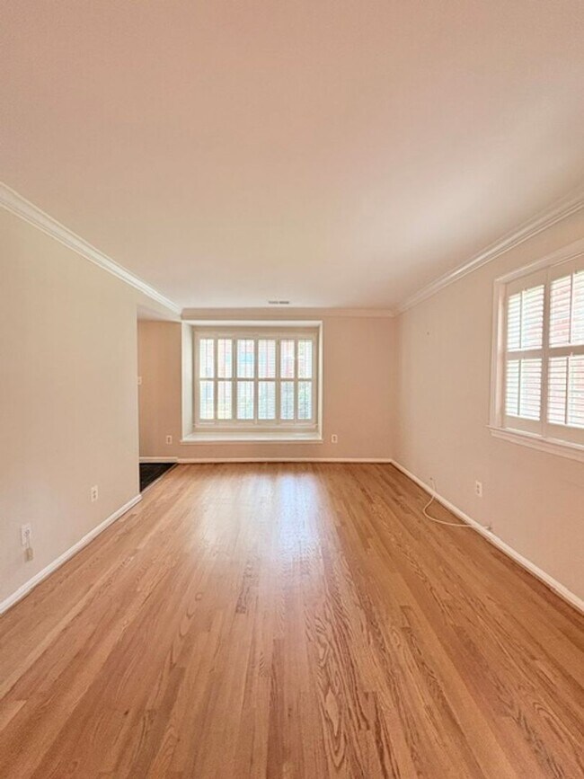 Building Photo - 6718 Kenwood Forest Ln