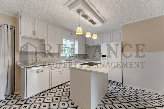 Building Photo - 1642 Denver Dr