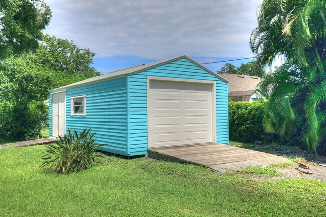 Building Photo - 1690 Seahouse St