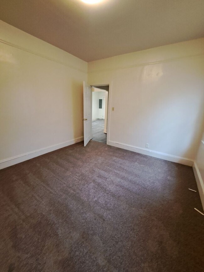 Building Photo - 1321 Chesapeake Ave