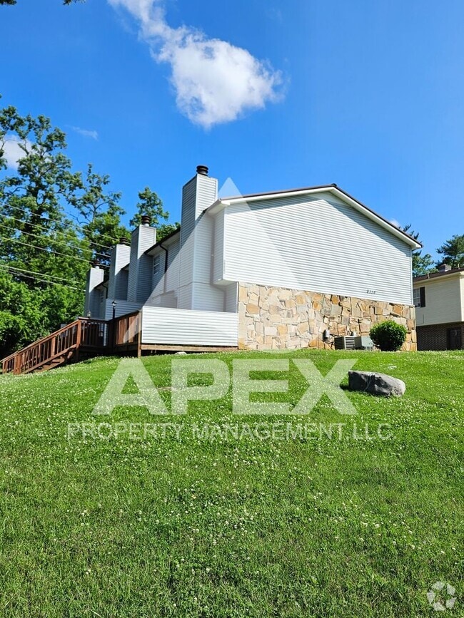 Building Photo - Convenient 2 Bd-1.5 Townhouse in WEST KNOX...
