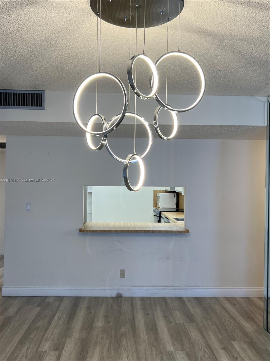 Building Photo - 2500 Parkview Dr