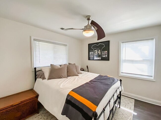 Building Photo - Immaculately Renovated 3 Bedroom 1.5 Bathr...
