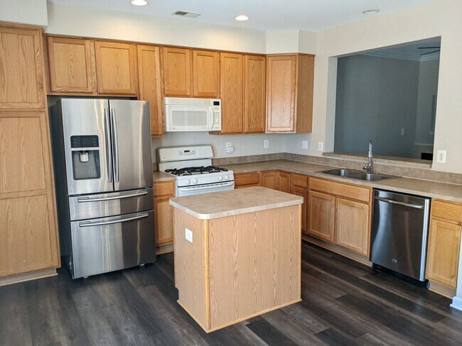 Building Photo - Updated condo in Ballenger Creek available in June!
