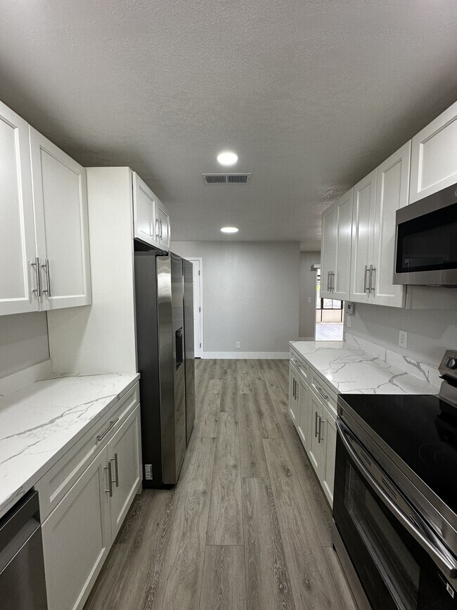 Building Photo - 3221 San Carlos Way