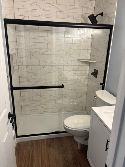 Fully renovated bathroom - 1815 William Howard Taft Rd