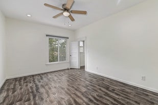 Building Photo - 5843 Ernest Ave