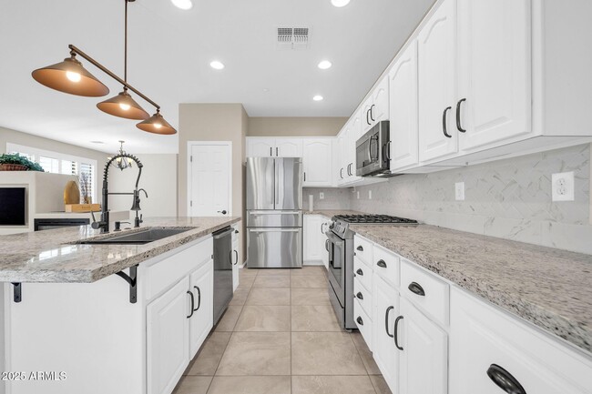 Building Photo - 41309 N Belfair Way