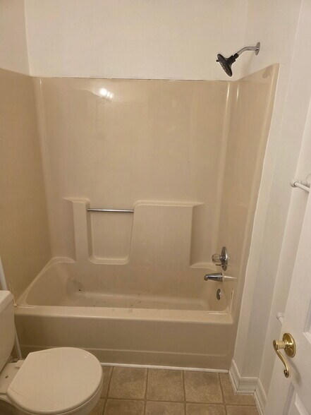 Building Photo - 131 Freedom Ct