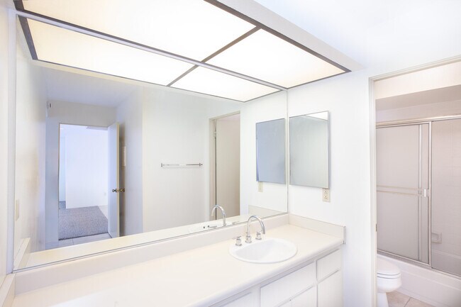 Building Photo - 255 E Avenida Granada