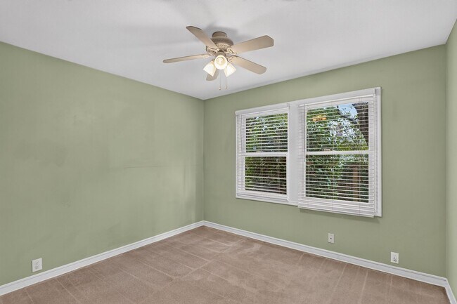 Building Photo - 2124 NE 78th Ave