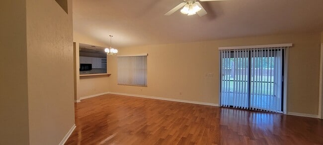 Building Photo - 3/2: Enjoy this nice spacious home in Sunrise.