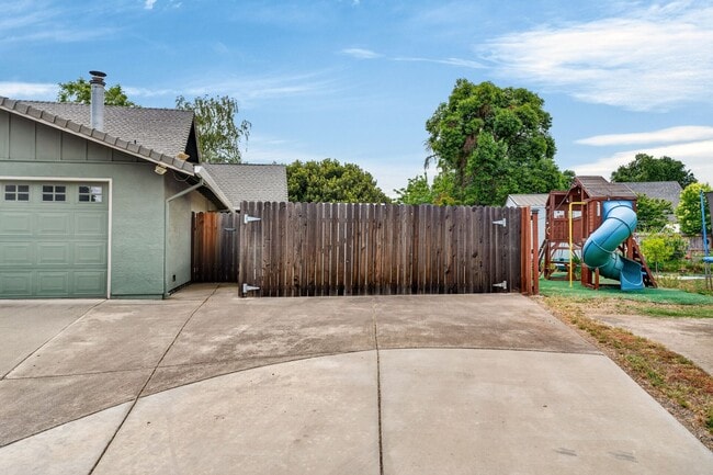 Building Photo - 420 Colusa Pl
