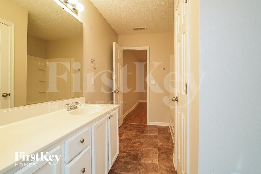Building Photo - 5701 Yachtsman Ct
