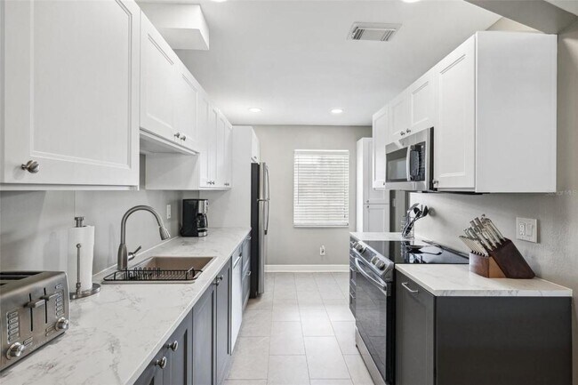 Building Photo - 8703 Bardmoor Blvd