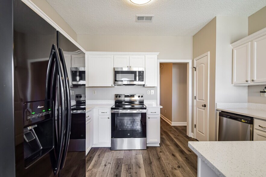 Building Photo - 1721 Englehart St