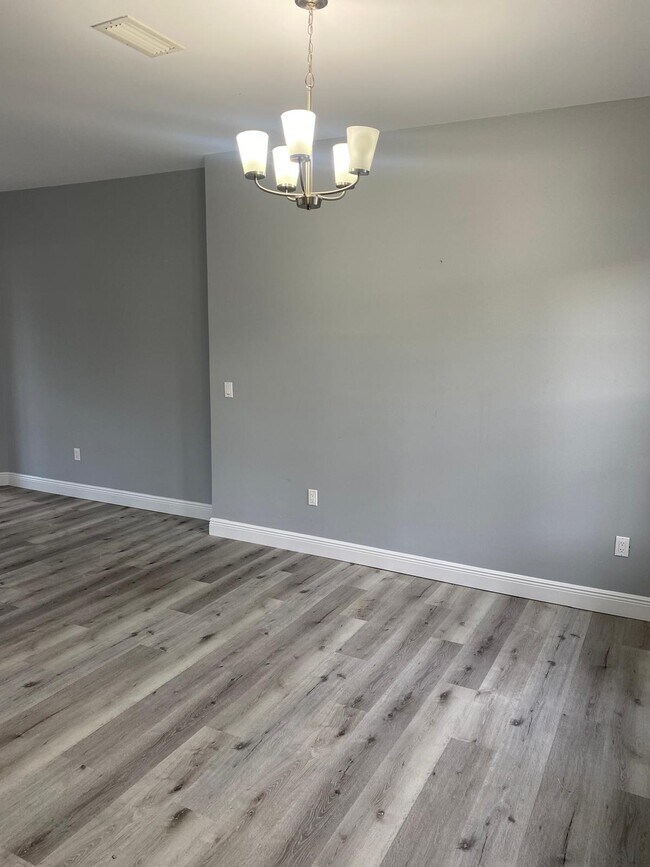 Building Photo - 1341 Flaxwood Ave