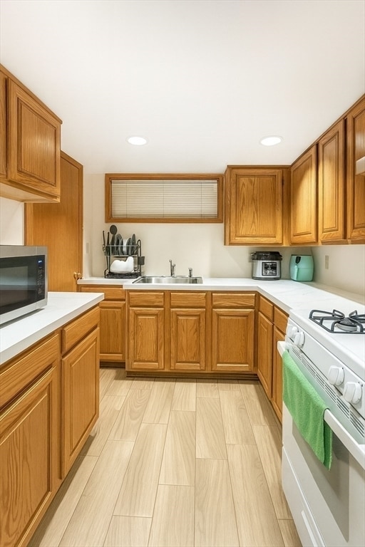 Building Photo - 838 Saratoga St