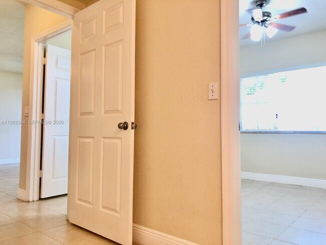 Building Photo - 2557 Centergate Dr