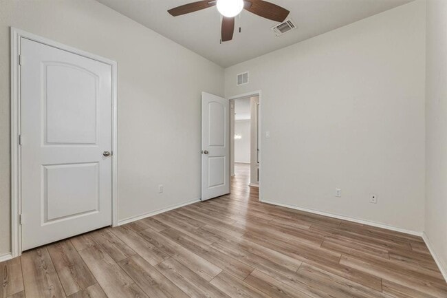 Building Photo - 428 English Oak St