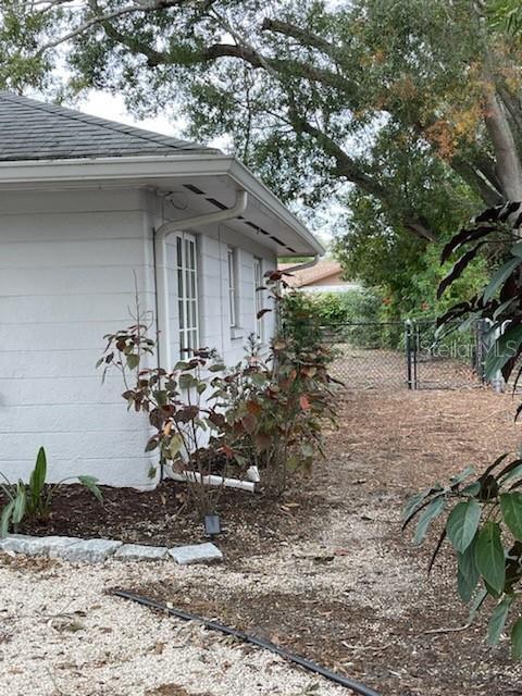 Building Photo - 2159 Bougainvillea St