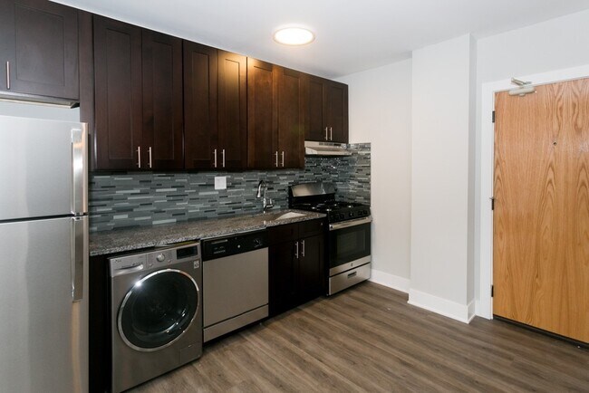 Building Photo - 735 Judson Ave