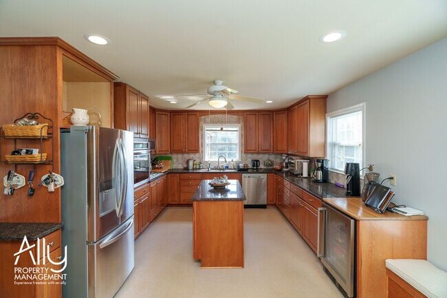 Building Photo - 2733 Southern Hills Ct