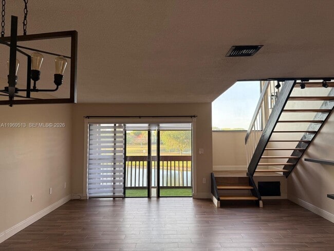 Building Photo - 271 W Park Dr