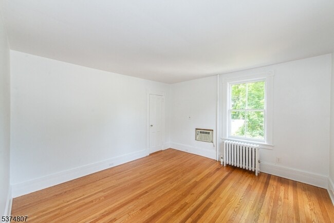 Building Photo - 92 Watchung Ave